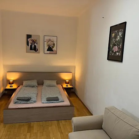 With Parking In The Center - 500m From Hlavni Nadrazi Apartment *
