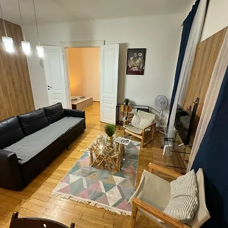 With Parking In The Center - 500m From Hlavni Nadrazi Apartment *